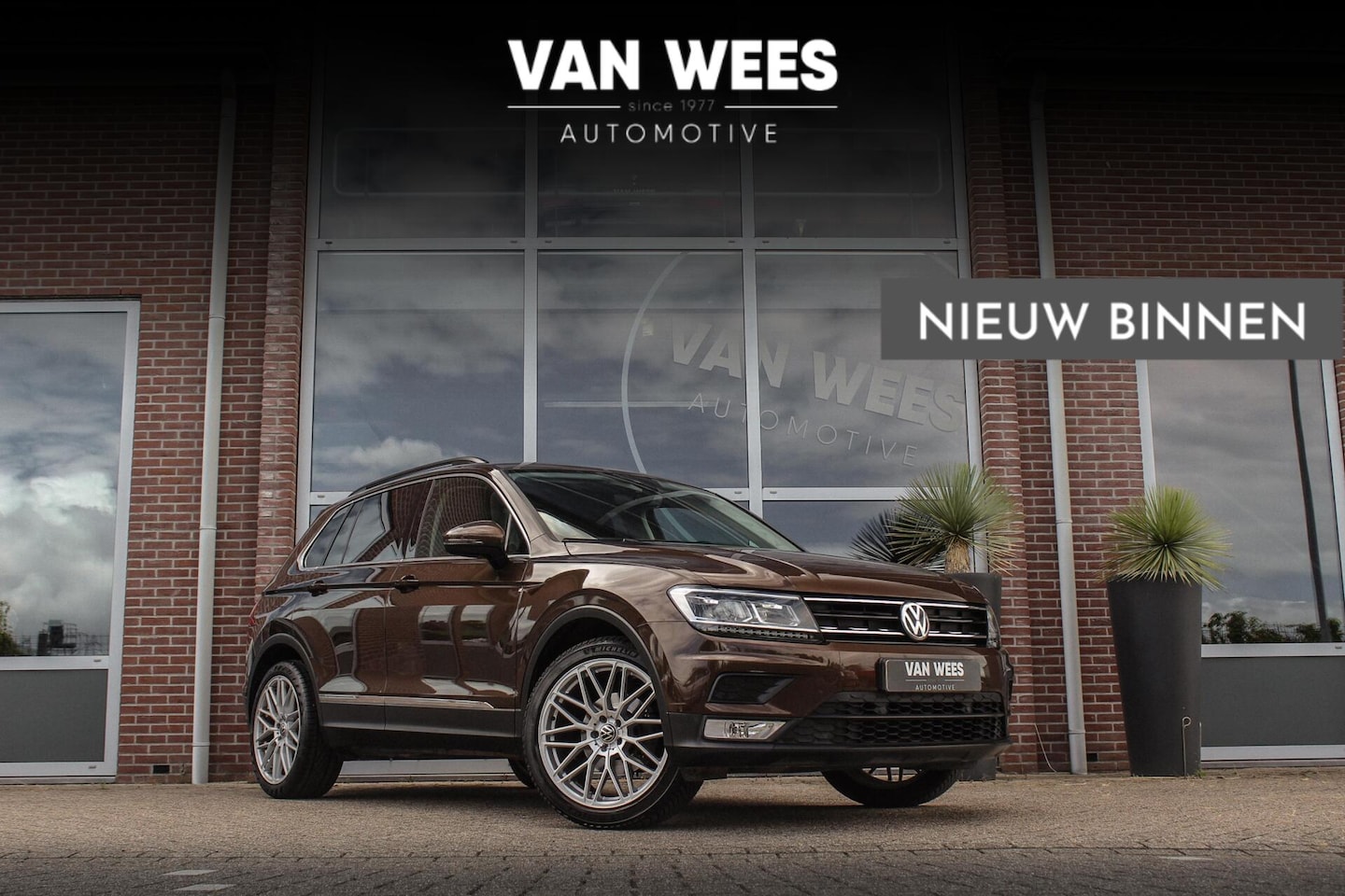 Volkswagen Tiguan - 1.4 TSI ACT Connected Series | 2e eigenaar | Origineel | 20 inch | Navi | Cruise control | - AutoWereld.nl