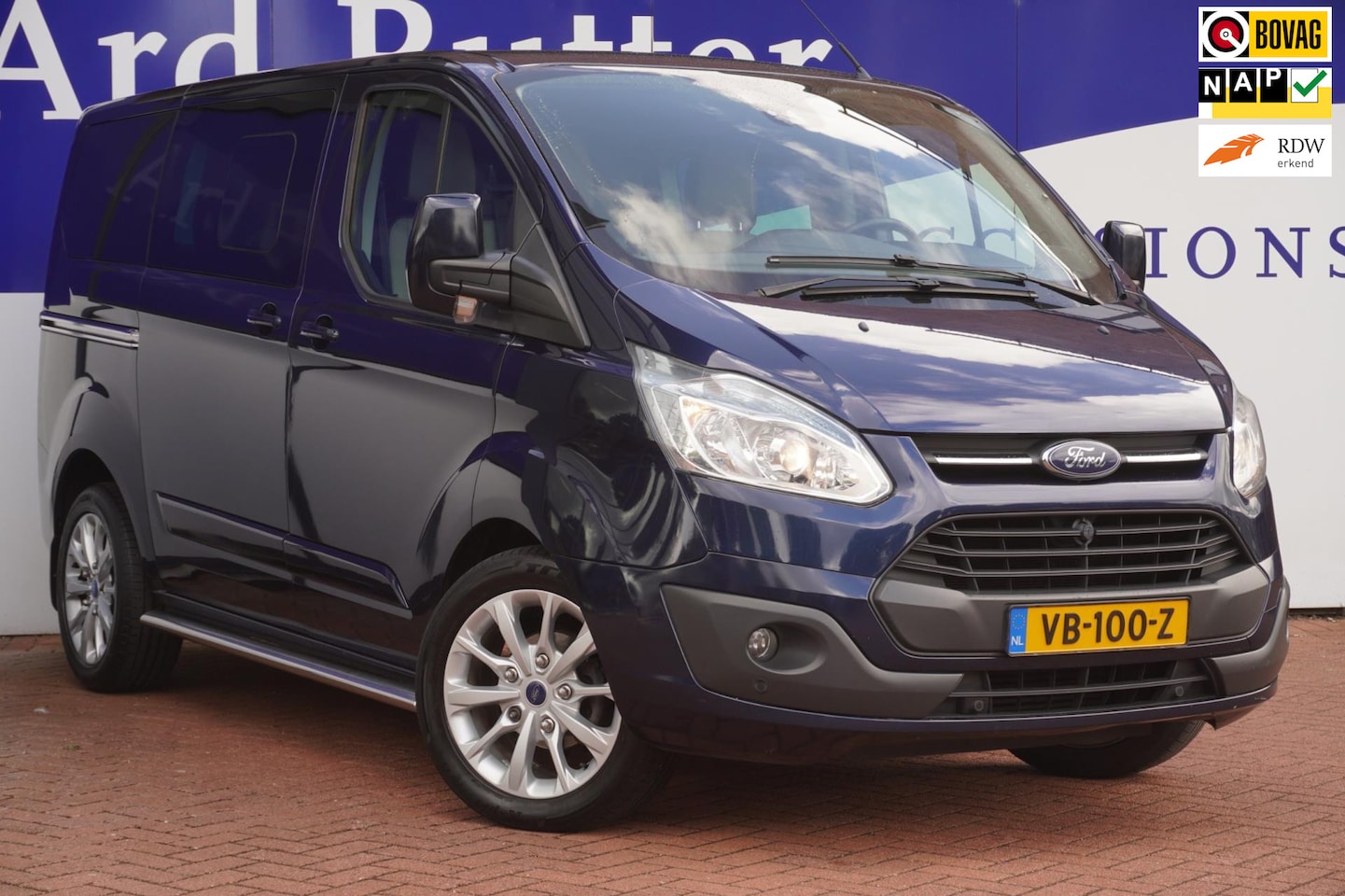 Ford Transit Custom - 270 2.2 TDCI L1H1 Limited DC / Camera / Navi / 6-Zits / ParkeerHulp / Cruise / = HANDELSPR - AutoWereld.nl