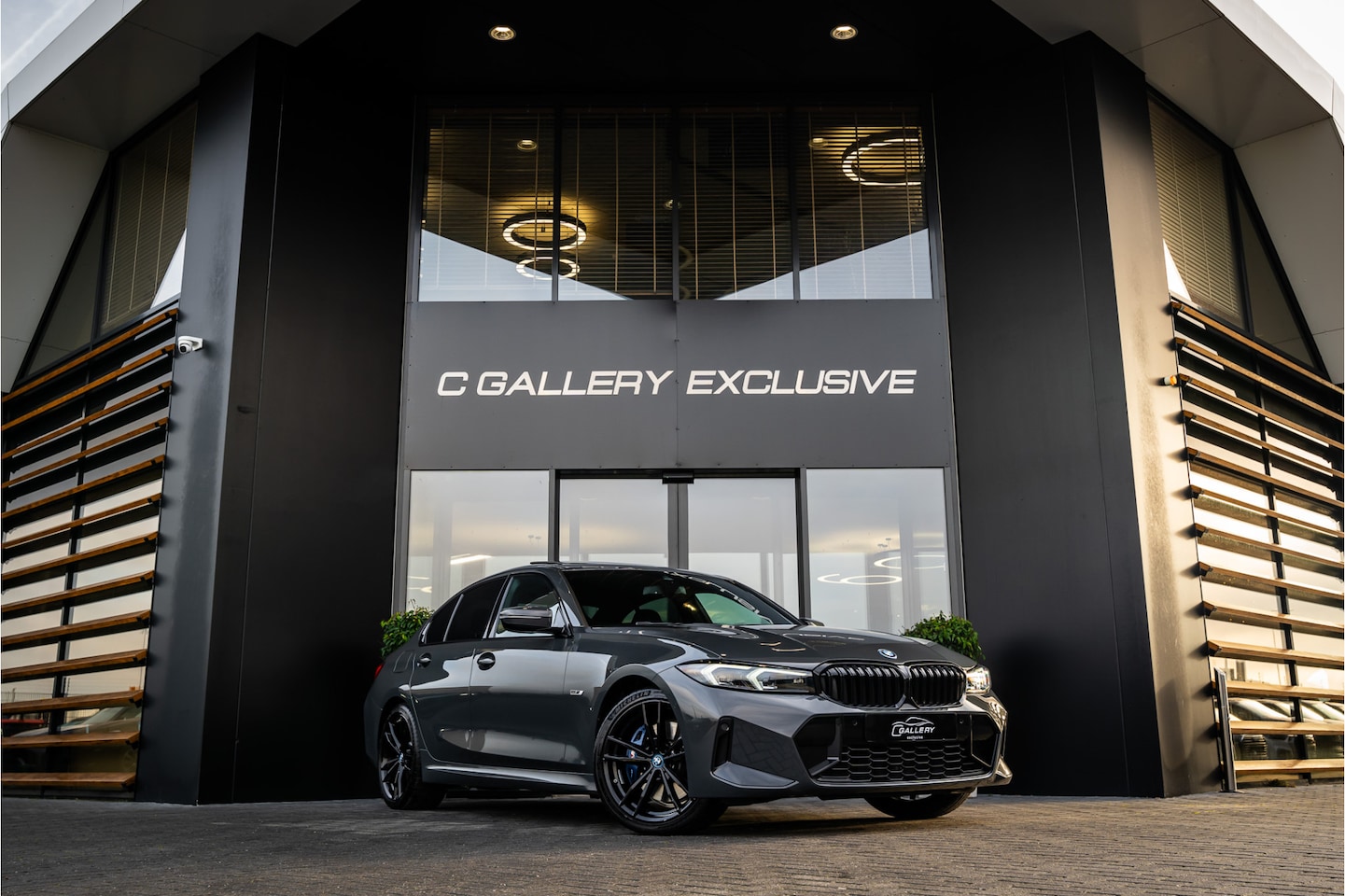 BMW 3-serie - 330e G21 - M Sport | Panorama | Keyless | HUD | Cruise Control - AutoWereld.nl