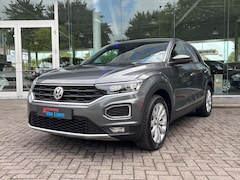 Volkswagen T-Roc - 1.5 TSI 150pk T-Roc Sport| Dode Hoek|Trekhaak afn|Stuur-stoelverwarming|Navi|Led | Rijklaa