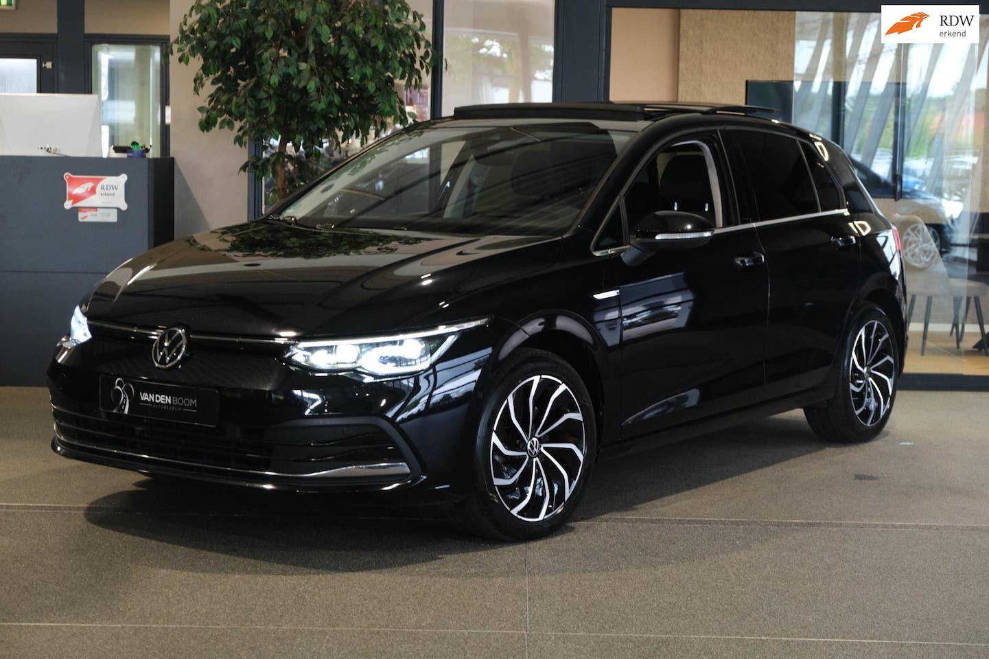 Volkswagen Golf - 1.5 eTSI Style DSG Pano Navi IQ Led Hud Acc Pdc - AutoWereld.nl