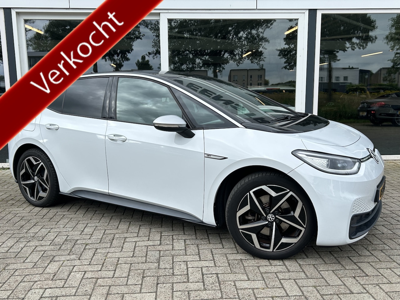 Volkswagen ID.3 - First Plus 58 kWh 50% deal 7.975,- ACTIE Camera / Stoel verwarming / Carplay / LED - AutoWereld.nl