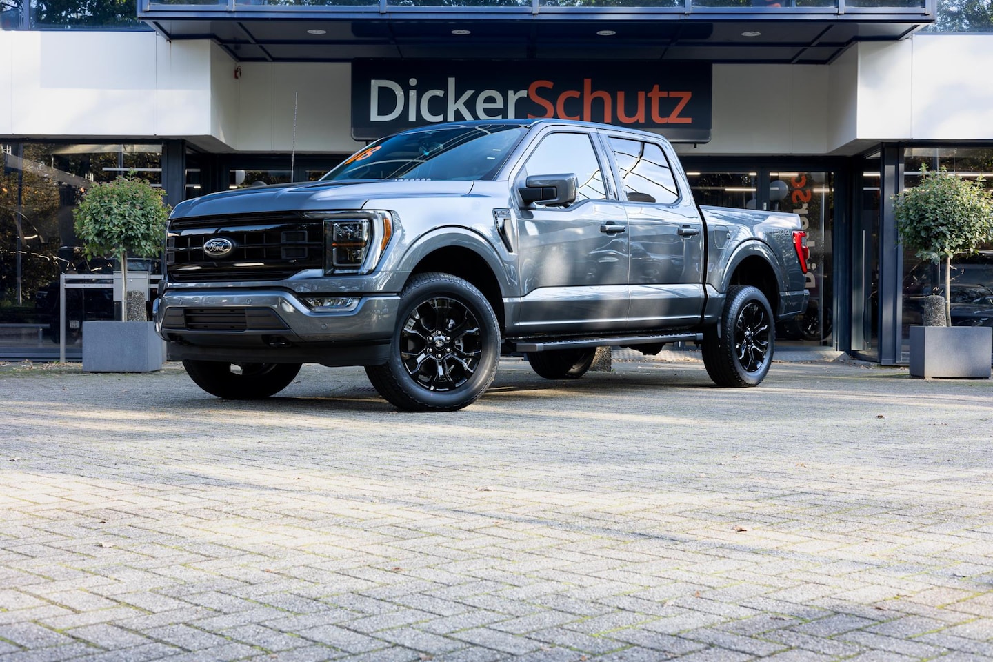 Ford F150 - USA 5.0 V8 Lariat nieuw! Direct beschikbaar! - AutoWereld.nl