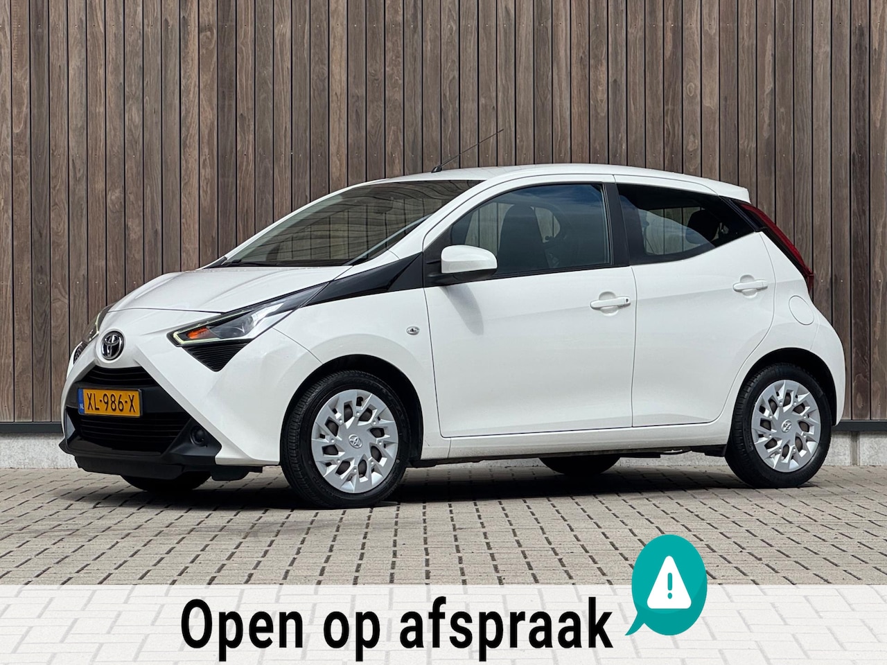 Toyota Aygo - 1.0 VVT-i x-play / AUTOMAAT / CAMERA / - AutoWereld.nl