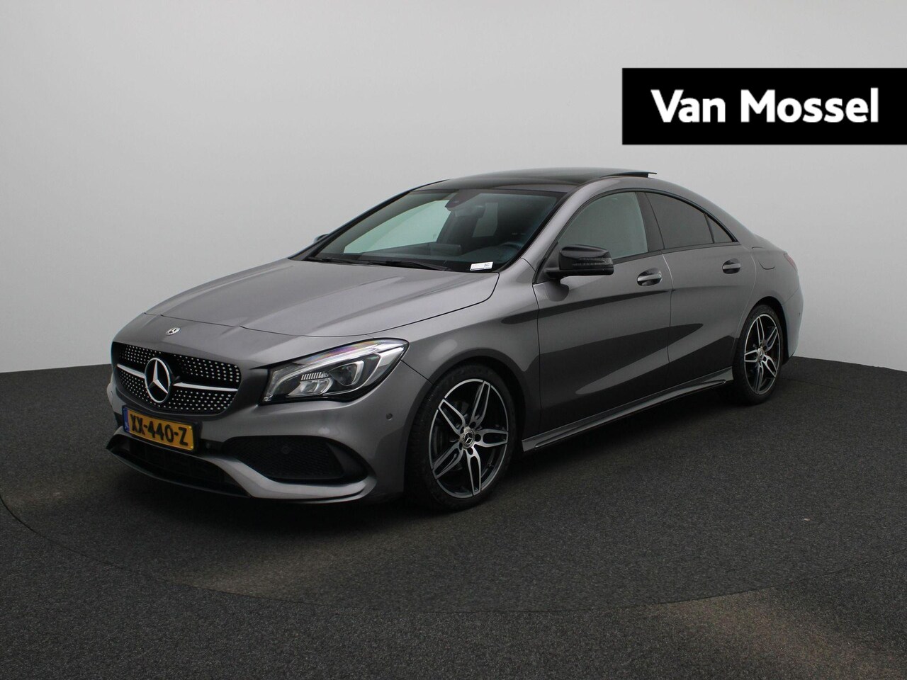 Mercedes-Benz CLA-Klasse - 180 AUTOMAAT | PANORAMADAK | AMG PAKKET | NAVIGATIE | SPORTSTOELEN | CAMERA | STOELVERWARM - AutoWereld.nl