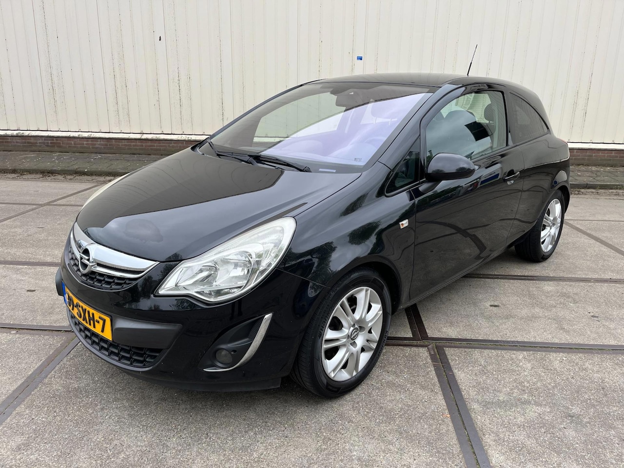 Opel Corsa - 1.4-16V Cosmo nieuwe apk airco - AutoWereld.nl