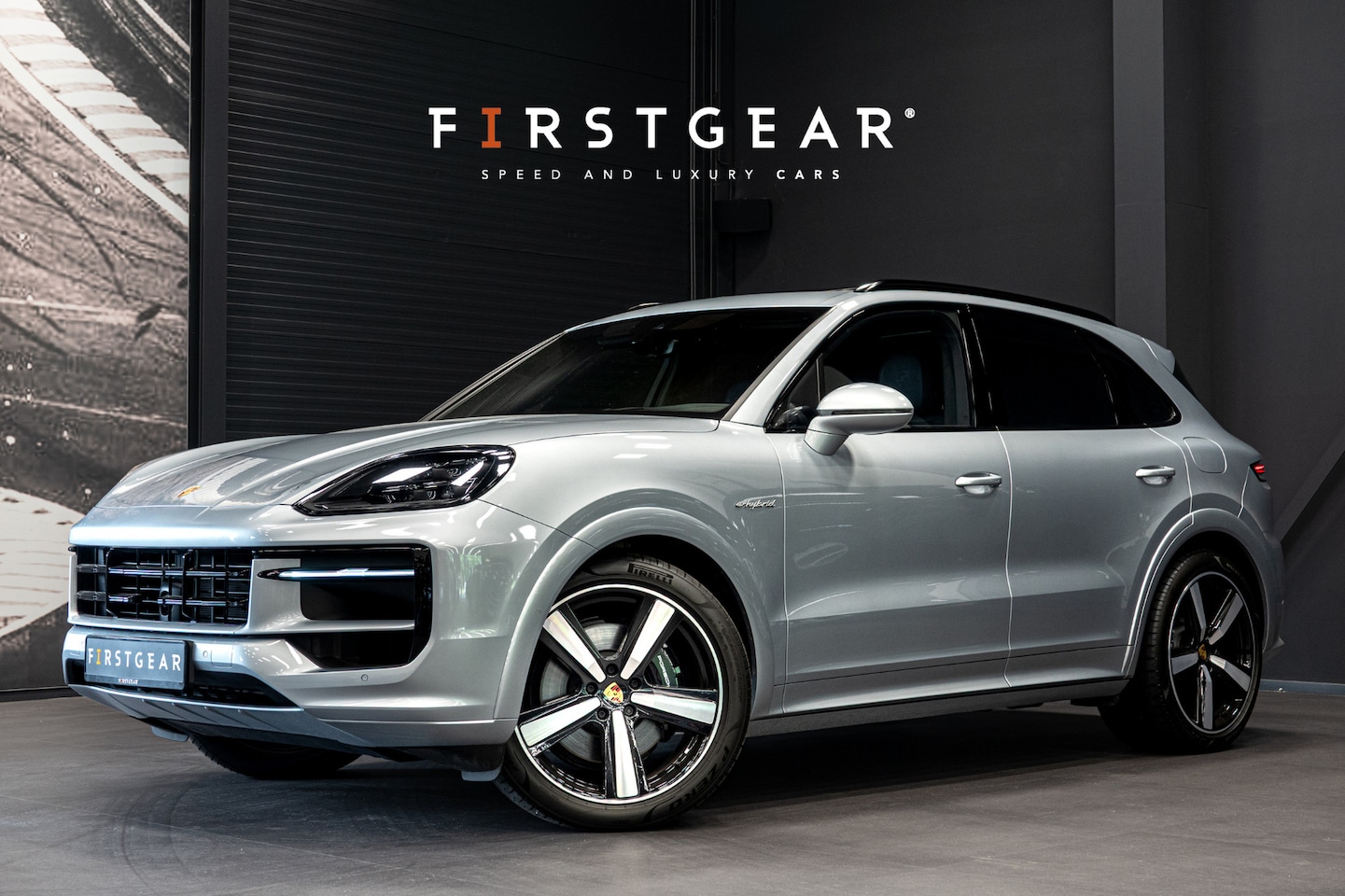 Porsche Cayenne - 3.0 E-Hybrid *Burmester 3D / Achteras-besturing / Panorama / Passenger-display / Keyless / - AutoWereld.nl