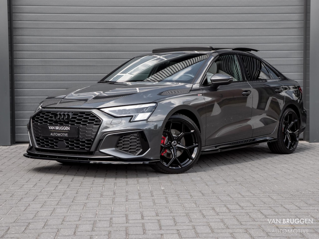 Audi A3 Limousine - 35 TFSI S-Line Pano Sfeer HUD 19" E-Stoelen BTW ACC Matrix - AutoWereld.nl