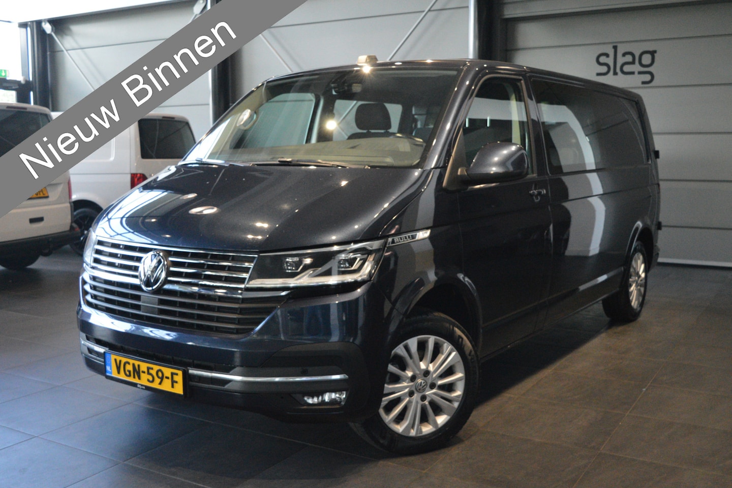 Volkswagen Transporter - 2.0 TDI L2H1 DC BULLI navi cruise led pdc trekhaak !! - AutoWereld.nl