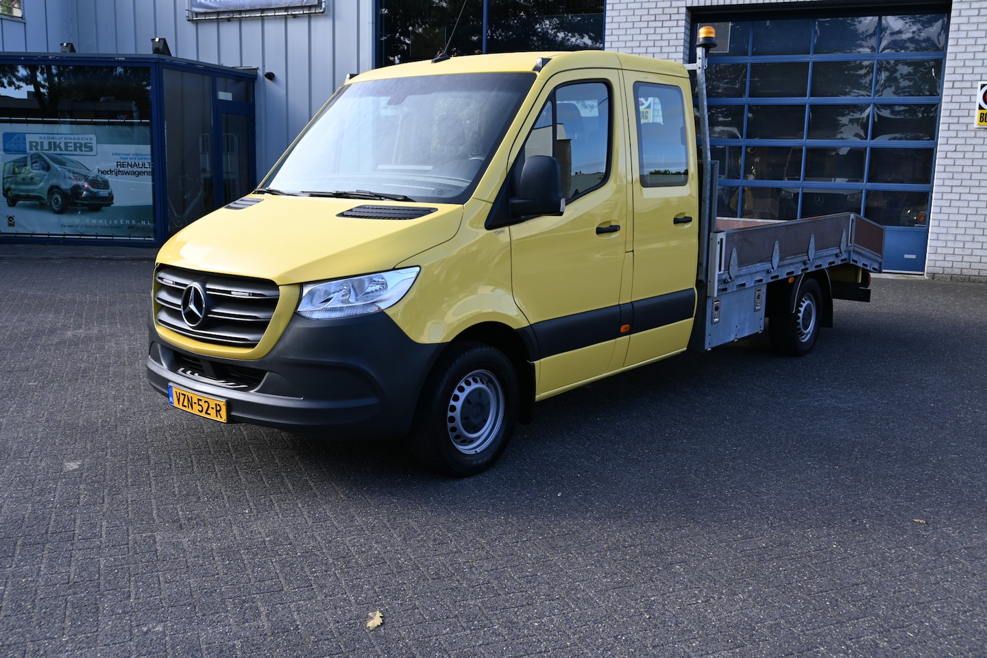 Mercedes-Benz Sprinter - 316 CDI Dubbele cabine open laadbak 3500kg trekhaak, Standkachel, MBUX - AutoWereld.nl