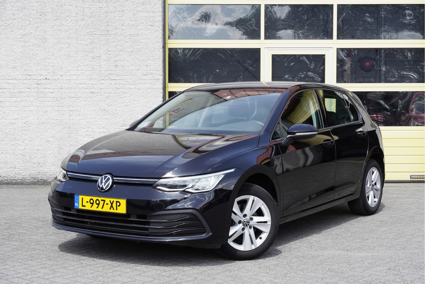 Volkswagen Golf - 1.0 TSI 5drs Life BJ2021 Lmv 16" | Led | Pdc | Navi | Trekhaak | App-Connect | Dashboard v - AutoWereld.nl