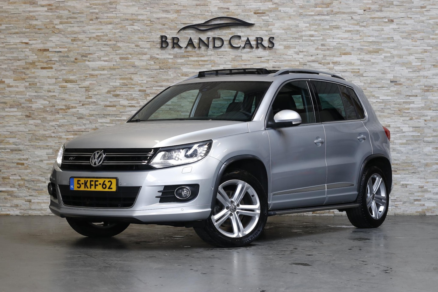 Volkswagen Tiguan - 1.4 TSI Sport&Style R-line Edition PANO | LEDER | NAP | VOL OPTIES! - AutoWereld.nl