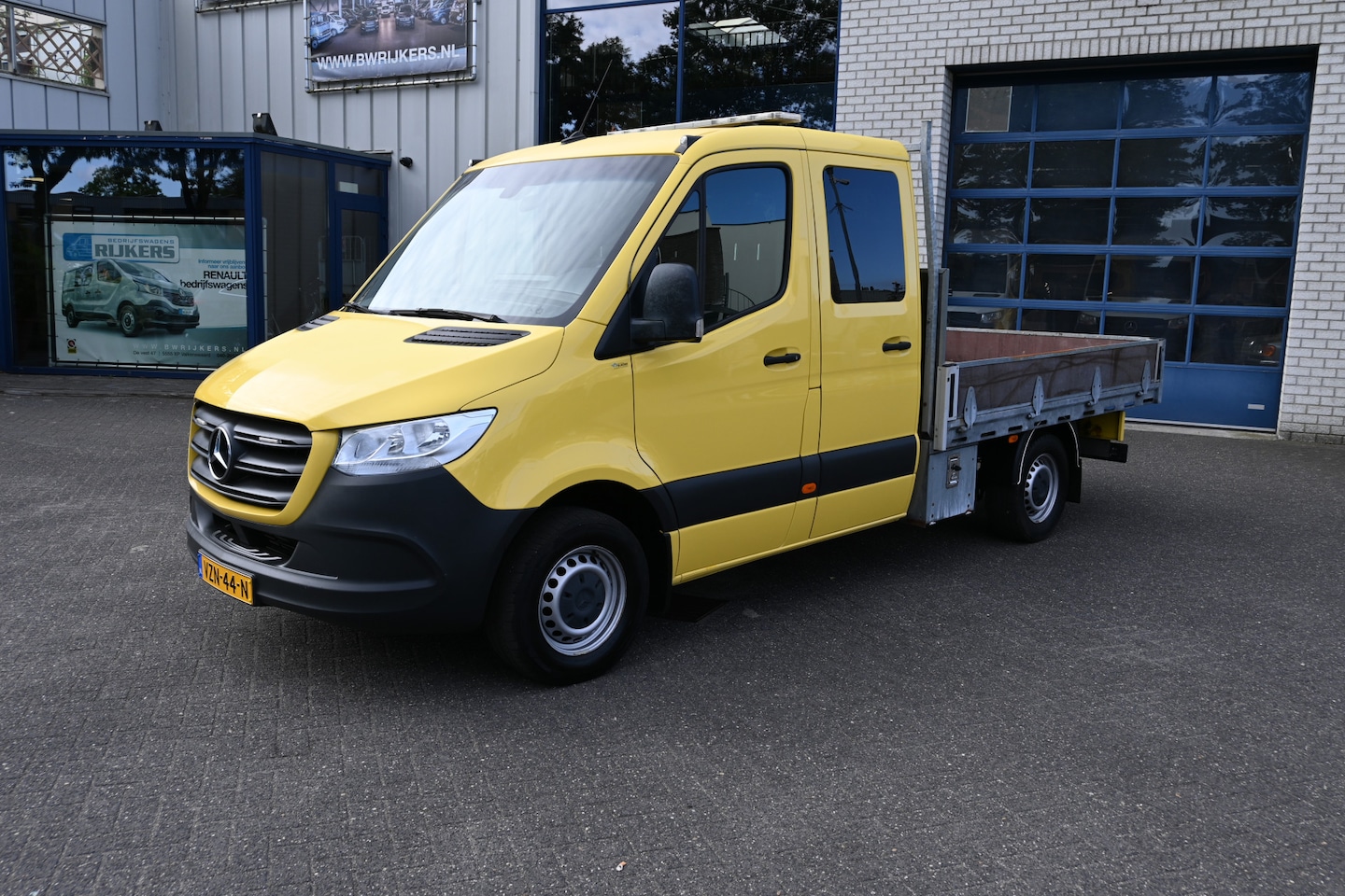 Mercedes-Benz Sprinter - 316 CDI Dubbele cabine open laadbak 3500kg trekhaak, Standkachel, MBUX, Brake assyst - AutoWereld.nl