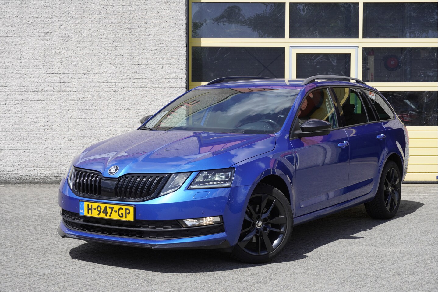 Skoda Octavia Combi - 1.0 TSI Sport Business BJ2020 Lmv 17" | Led V+A | Pdc | Navi | Elek. achterklep | Achterui - AutoWereld.nl