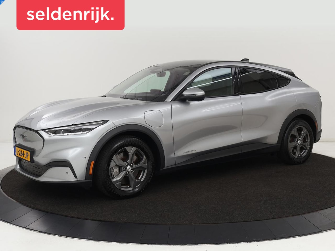 Ford Mustang Mach-E - RWD 75 kWh | Panoramadak | Leder | Trekhaak | Stoelverwarming | Adaptive cruise | 360 came - AutoWereld.nl