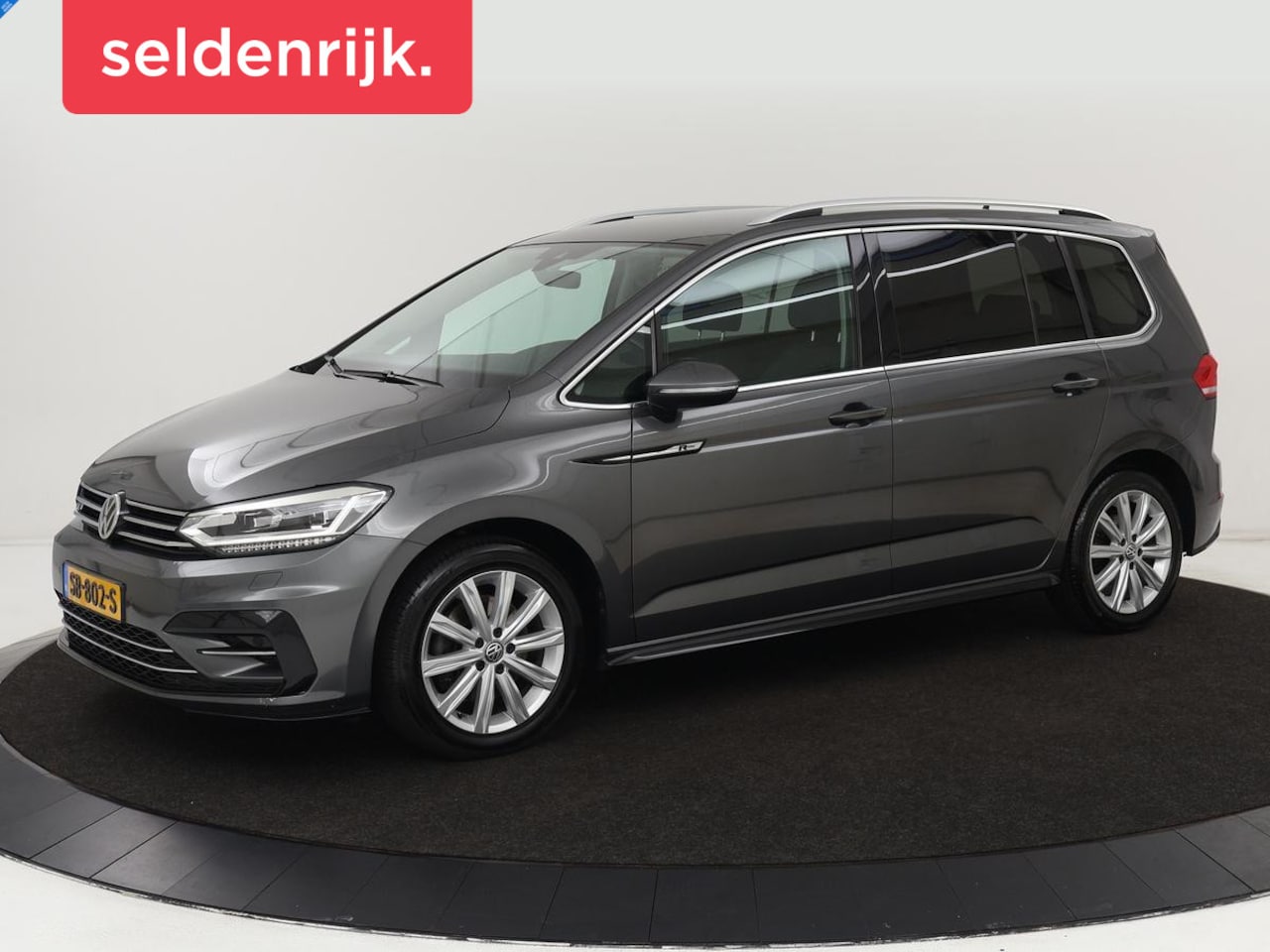 Volkswagen Touran - 1.4 TSI R Line 7-persoons | Automaat | Stoelverwarming | Trekhaak | Camera | Massage | Ada - AutoWereld.nl