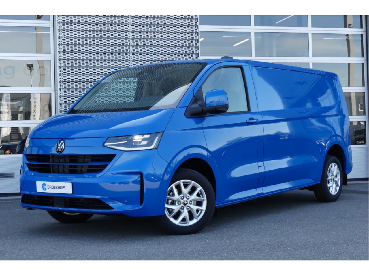 Volkswagen Transporter - Bulli | Achterklep | 150pk Aut. | IQ.LIGHT | Automaat | ACC | Lichtmetalen velgen 17" | Dy - AutoWereld.nl