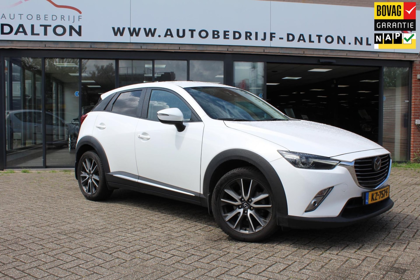 Mazda CX-3 - 2.0 SkyActiv-G 120 GT-M METALLIC / LEER / NAVIGATIE / HUD - AutoWereld.nl