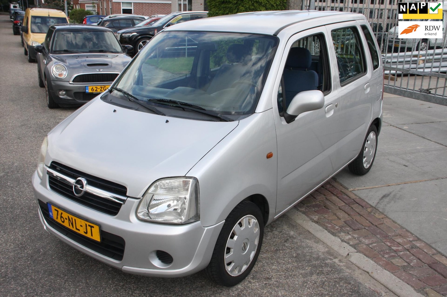 Opel Agila - 1.2-16V Enjoy airco,trekhaak,eerste eigenaar! - AutoWereld.nl