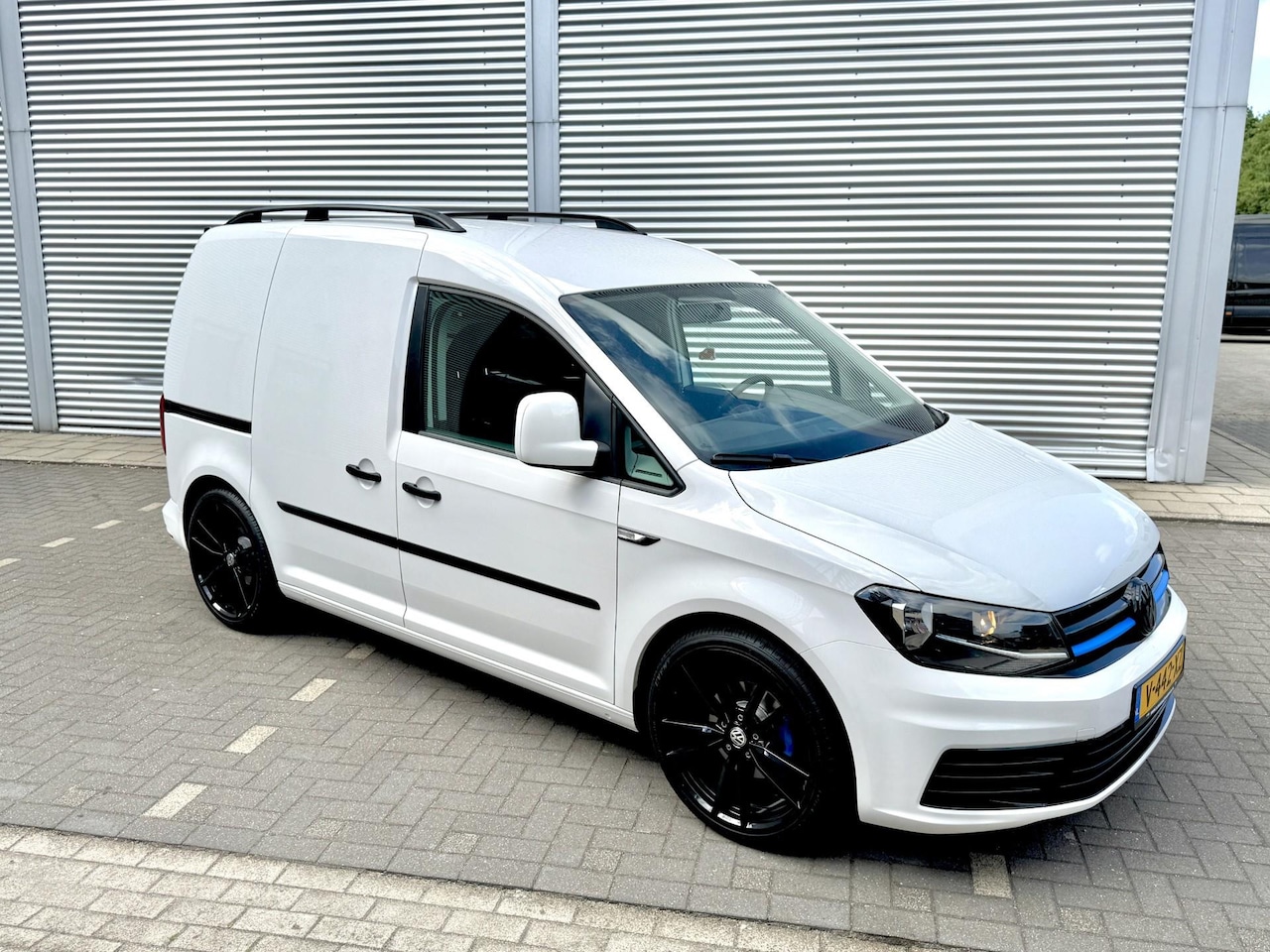 Volkswagen Caddy - 2019 BENZINE ! nl auto incl btw !! 19" verlaagd - AutoWereld.nl