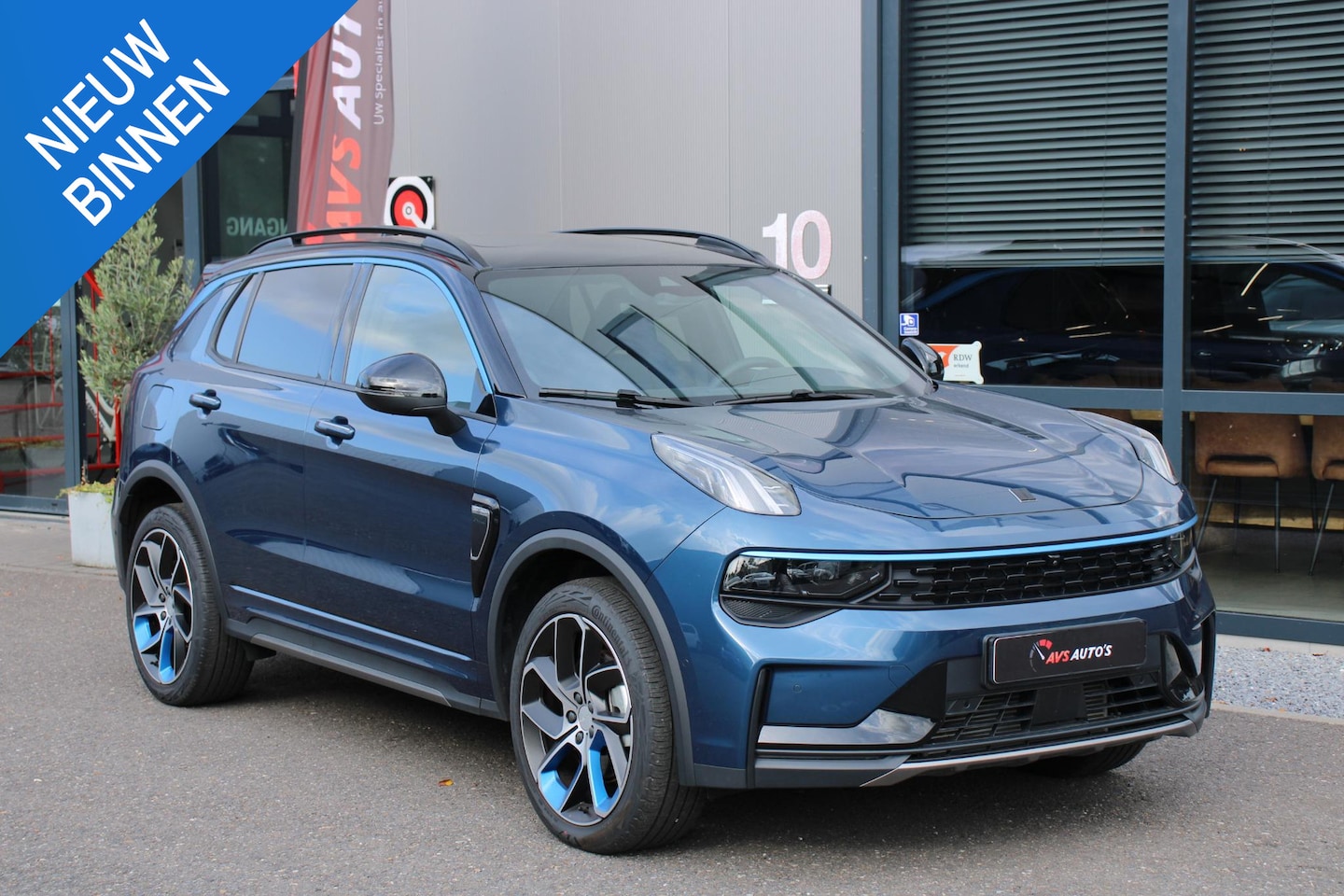 Lynk & Co 01 - 1.5 6.6KW, ZWARTE HEMEL, ROLHOES, MODEL 6-2023 PANO, 360, 19DKM - AutoWereld.nl