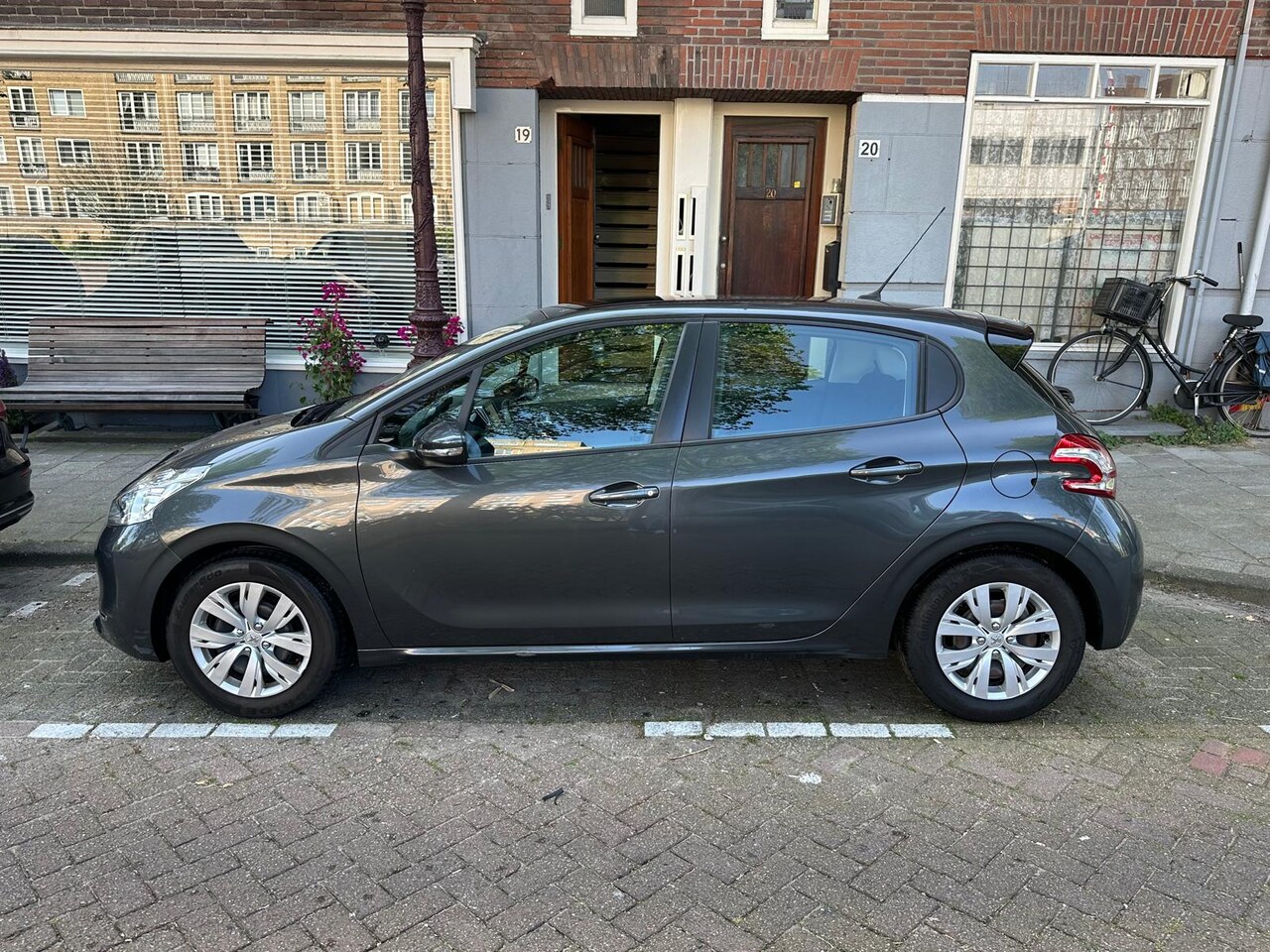 Peugeot 208 - 1.0 Vti Blue Lease 2013 - AutoWereld.nl