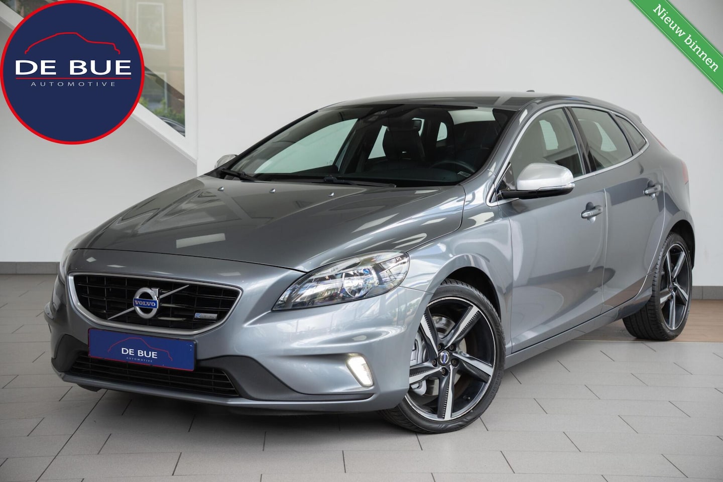 Volvo V40 - 2.0 D4|Summum Business|R-Design|Org NL|2e Eig|Leder|Top Conditie|Dealer Onderhouden - AutoWereld.nl
