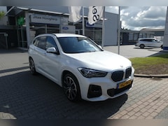 BMW X1 - xDrive20d High Executive M Sport TREKHAAK AFNEEMBAAR (2.000KG), ADAPTIEVE CRUISE, CAMERA,