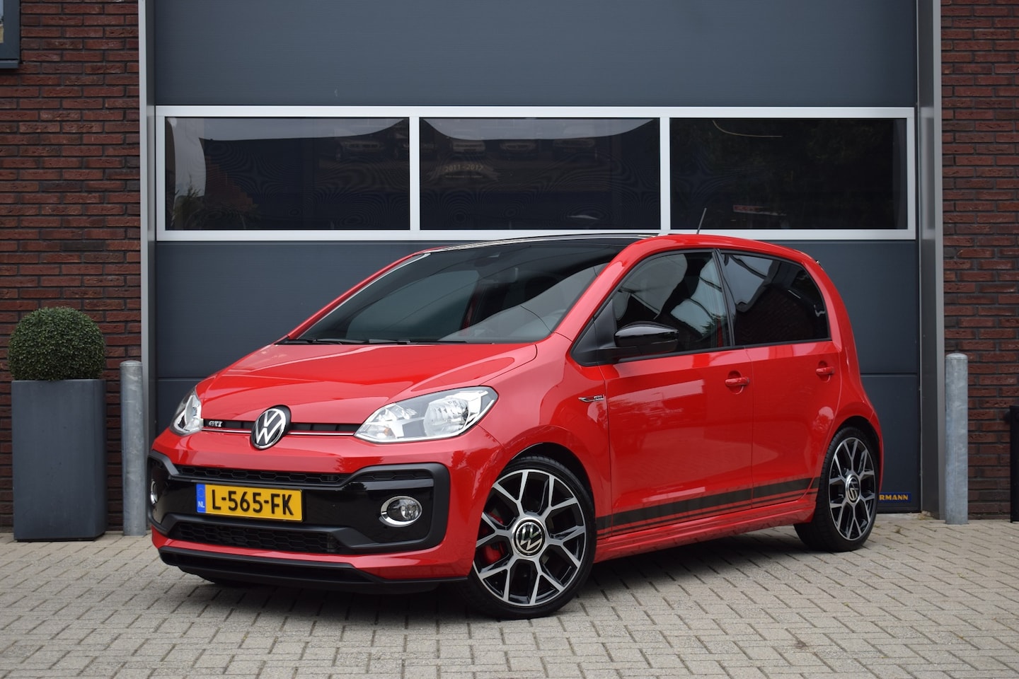 Volkswagen Up! - GTI 1.0 TSI 116pk | 19.000km | Dealer onderhouden - AutoWereld.nl