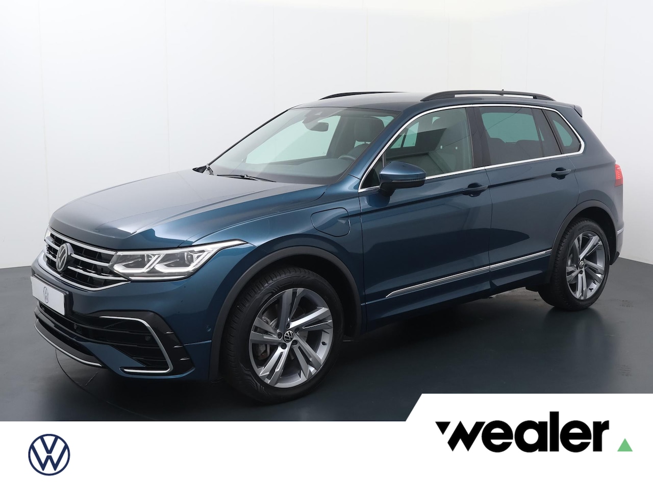 Volkswagen Tiguan - 1.4 TSI eHybrid R-Line Business+ | 245 PK | SoH 87% |  Automaat | Trekhaak | Volledig digi - AutoWereld.nl