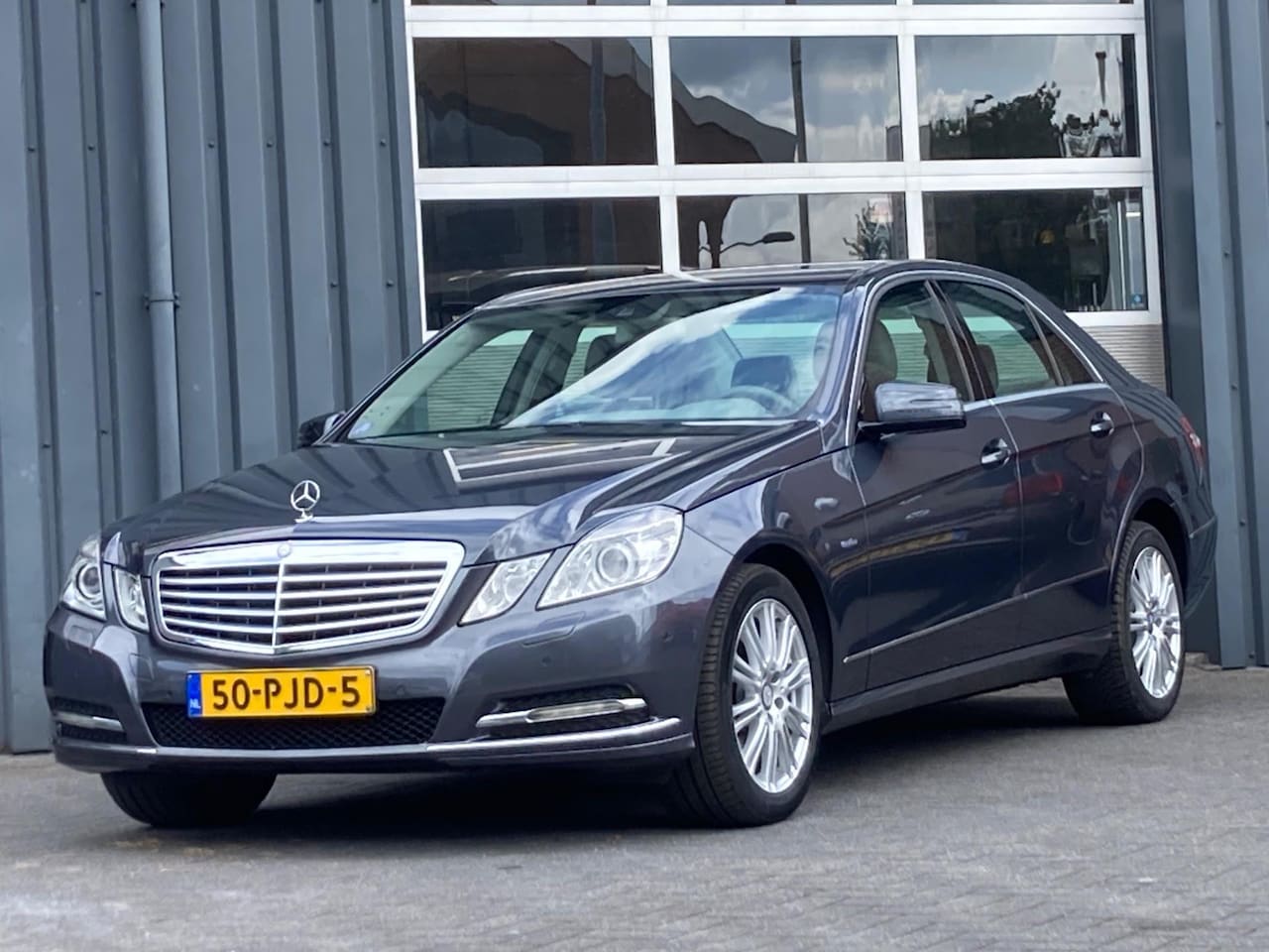 Mercedes-Benz E-klasse - 350 CGI Elegance Leder Automaat Clima Cruise Trekhaak - AutoWereld.nl