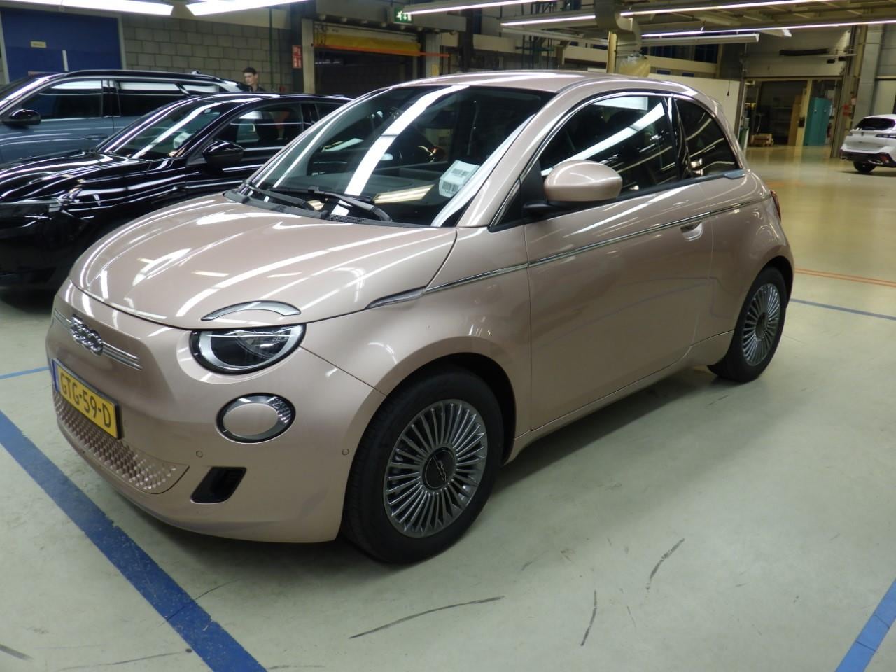 Fiat 500e - Urban 42 kWh 3 Fase | Pack Comfort + Pack Style | Navigatie | Dodehoek-Detectie | Achterui - AutoWereld.nl