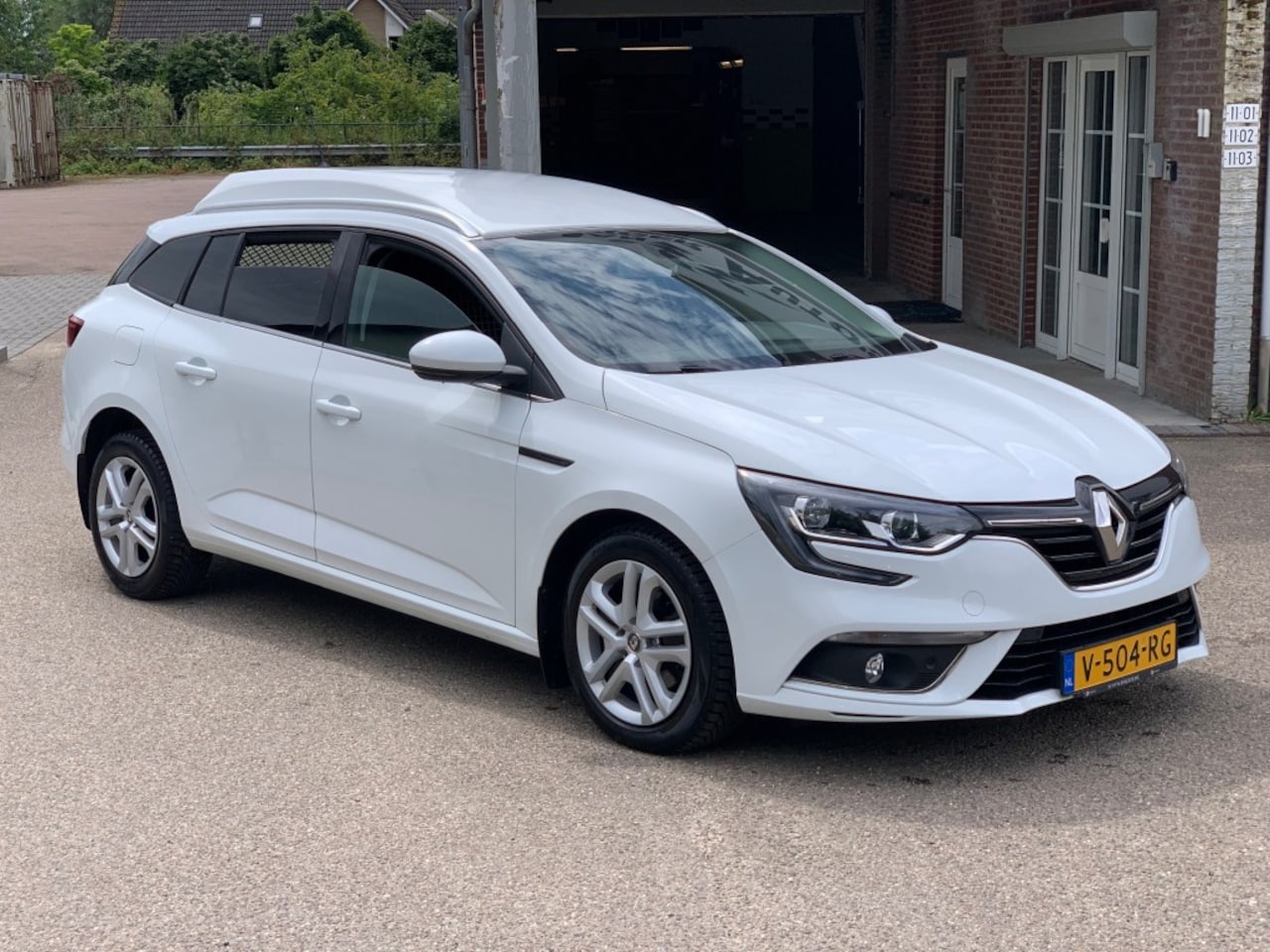 Renault Mégane - 1.5 DCI EXPR. SenS 110 PK  NAVI AIRCO TREKHAAK ZEER MOOIE AUTO - AutoWereld.nl