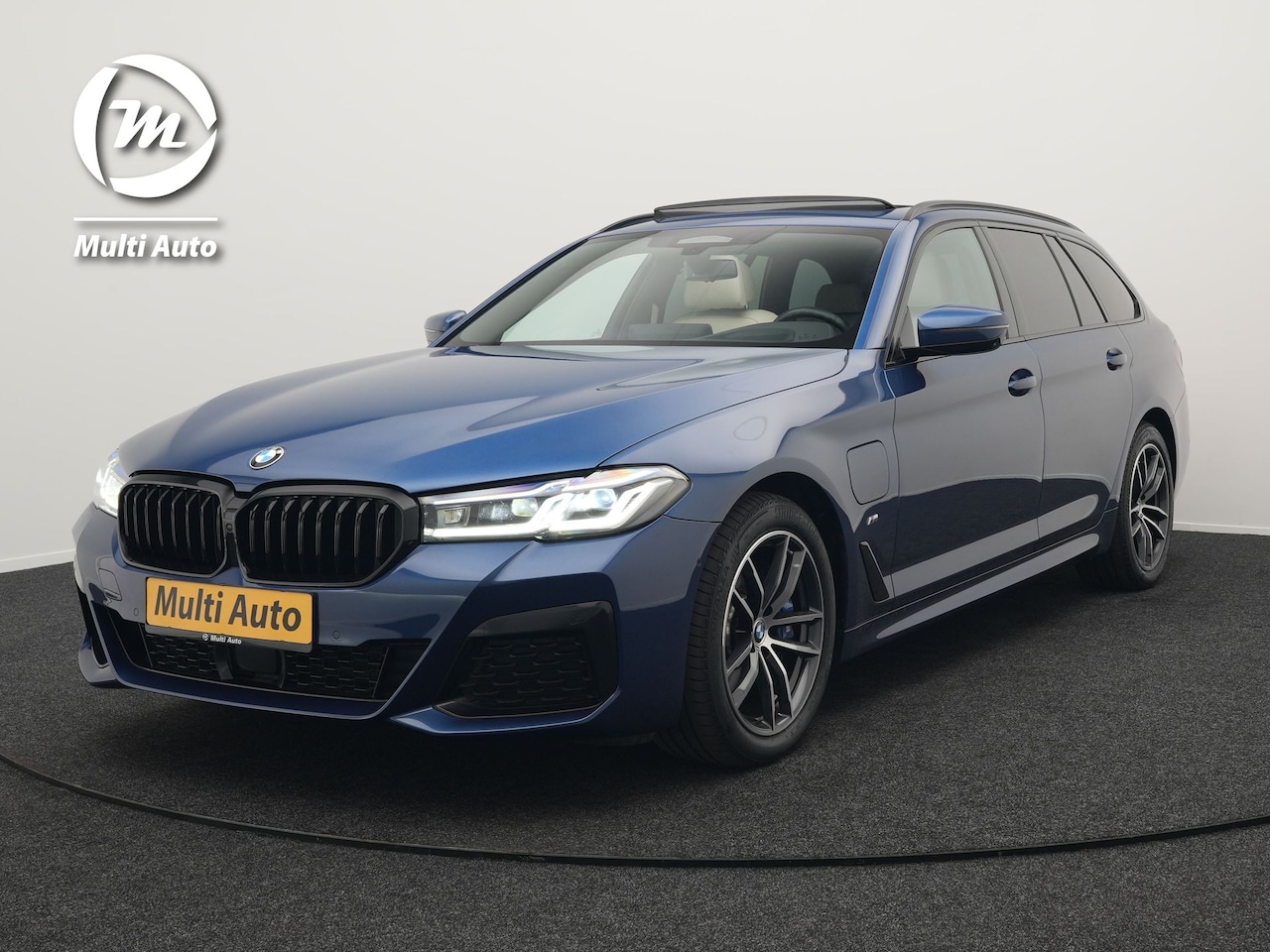 BMW 5-serie Touring - 530e xDrive M-Sport Plug In Hybrid PHEV | Panodak | Adaptive Cruise | Harman/Kardon  | Las - AutoWereld.nl