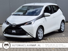 Toyota Aygo - 1.0 VVT-i x-play / Org. NL / Achteruitrij camera / LAGE KM-Stand /