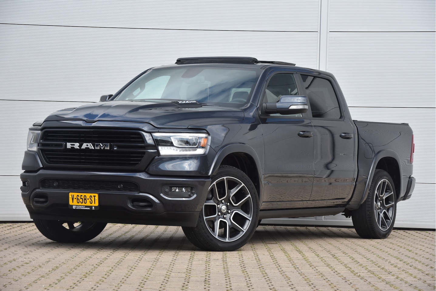 Dodge Ram 1500 - 5.7 V8 4x4 Crew Cab Laramie Sport | 1e eigenaar | Mooi | - AutoWereld.nl