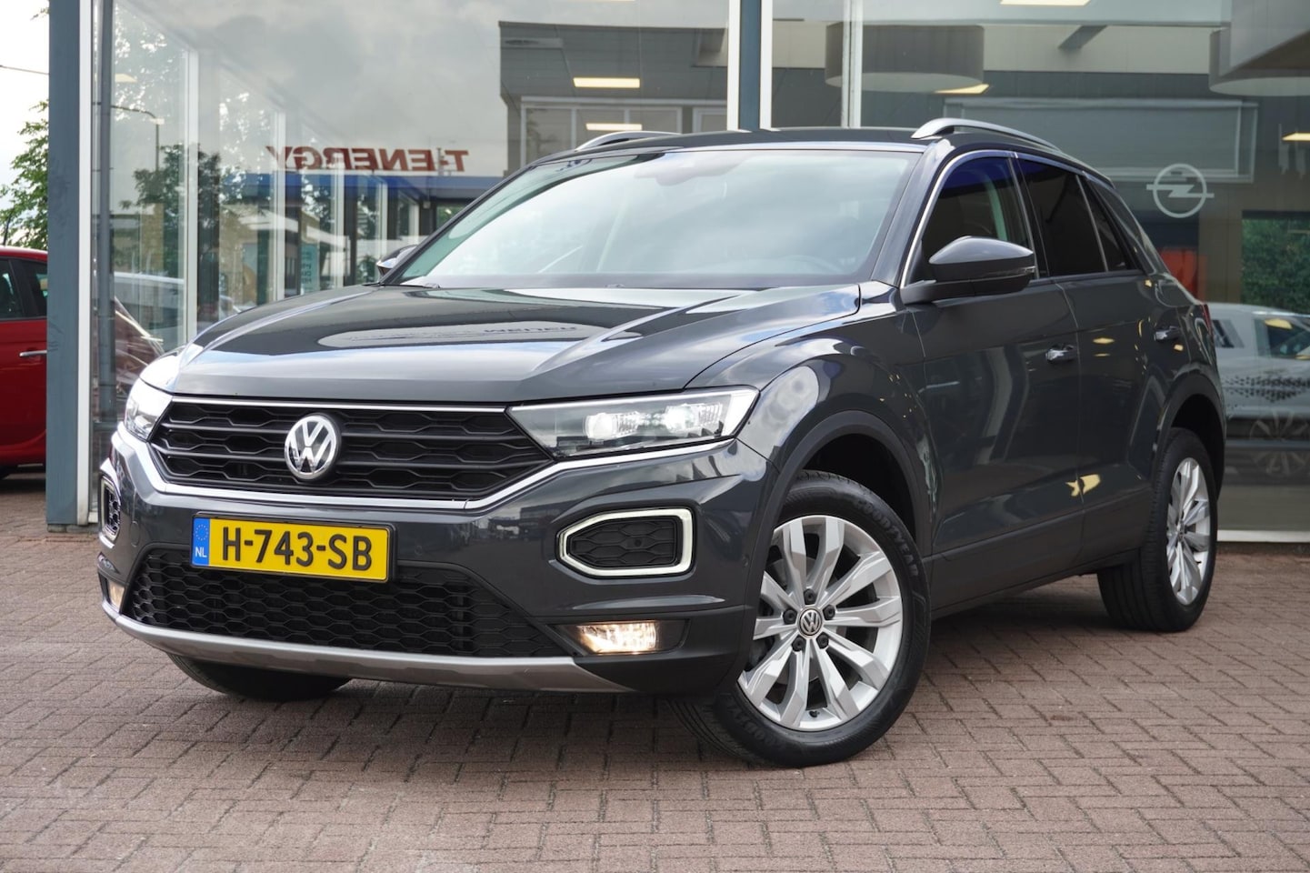 Volkswagen T-Roc - 1.5 TSI Style Business | Automaat | Camera | Virt. Cockpit | Dealerauto | Elek. Pakket | V - AutoWereld.nl