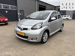 Toyota Aygo - 1.0-12V Aspiration Red