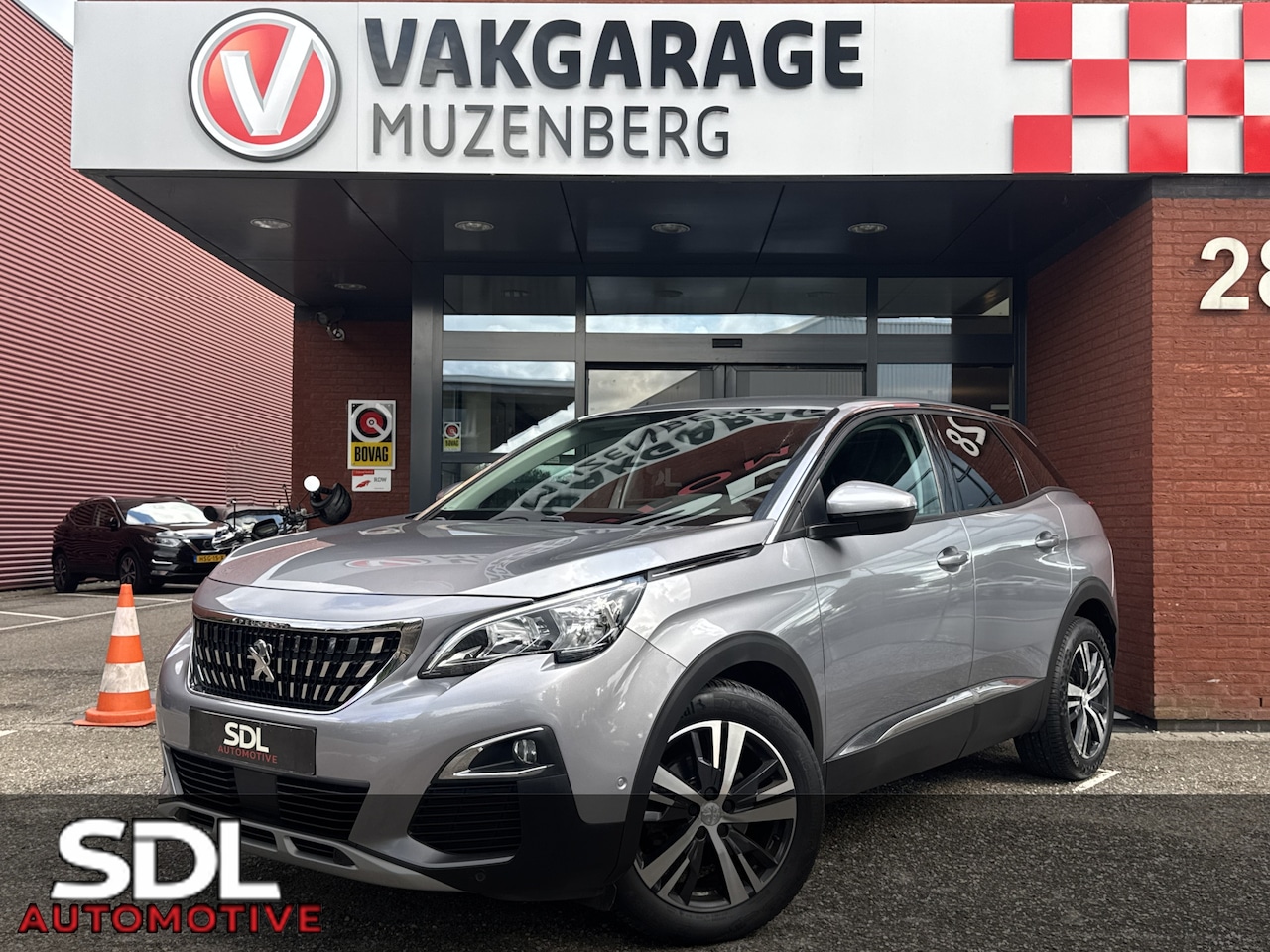 Peugeot 3008 - 1.2 PureTech Allure // NAVI // CAMERA // CRUISE // APPLE CARPLAY / ANDROID AUTO // PDC // - AutoWereld.nl