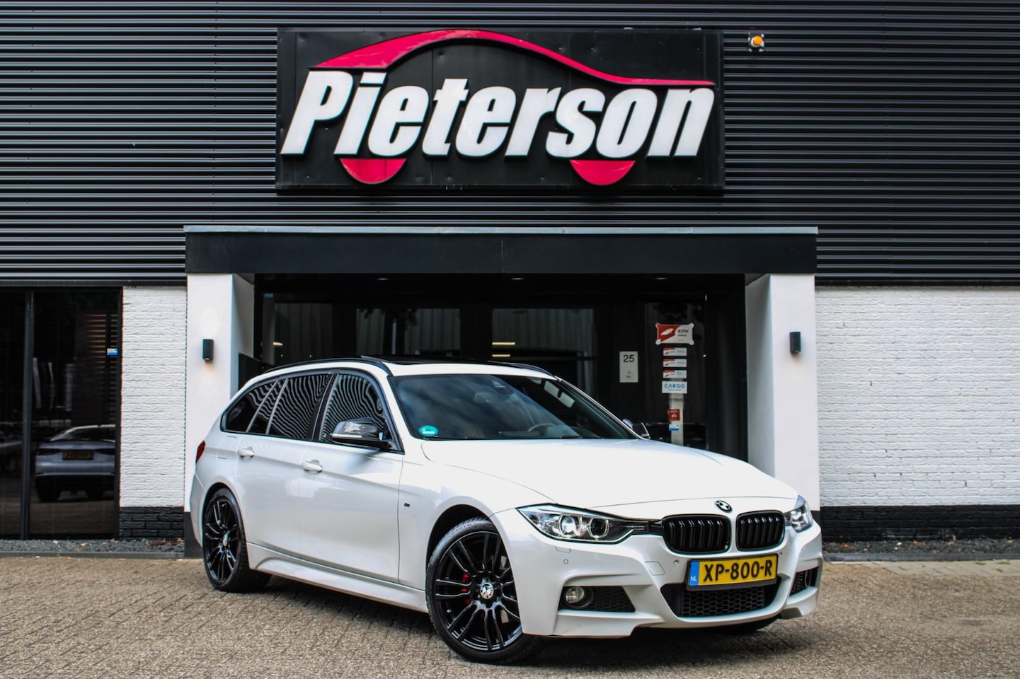 BMW 3-serie Touring - 320d xDrive M-Pakket PANO CAMERA XENON - AutoWereld.nl