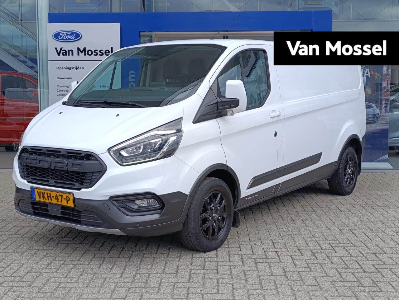 Ford Transit Custom - 300 2.0 TDCI L2H1 Trail | Trekhaak | Houten vloer + lat om lat | Stoel/voorruitverwarming - AutoWereld.nl