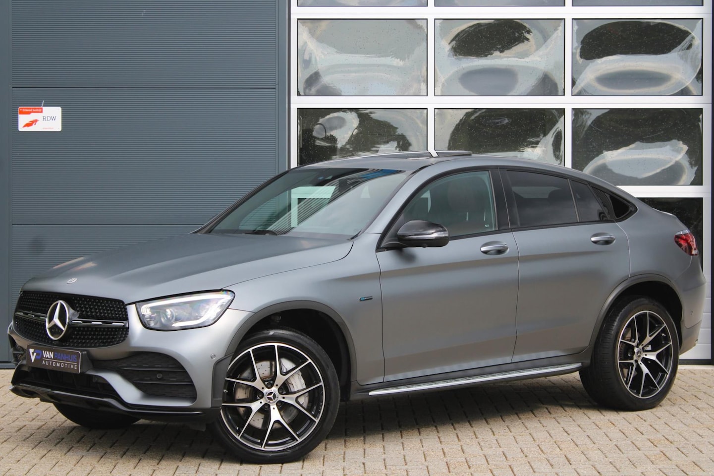 Mercedes-Benz GLC-klasse Coupé - 300e 4MATIC 320pk AMG Night | Pano | Burmester | ACC | Memory - AutoWereld.nl