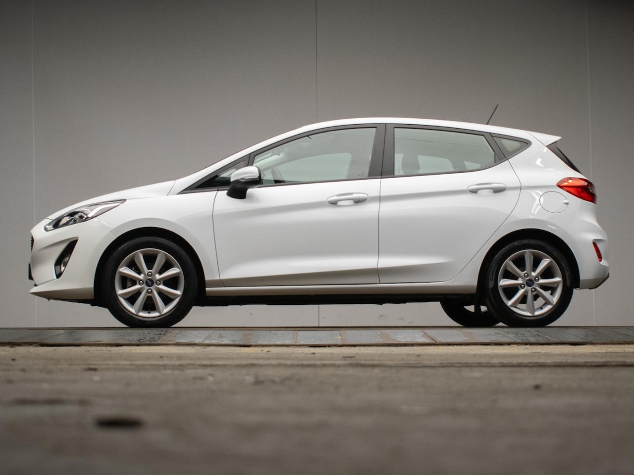 Ford Fiesta - 1.1 Sport (APPLE CARPLAY,NAVI,LED,CRUISE,LANE ASSIST,SPORTSTOELEN,LM VELGEN,NETTE STAAT) - AutoWereld.nl