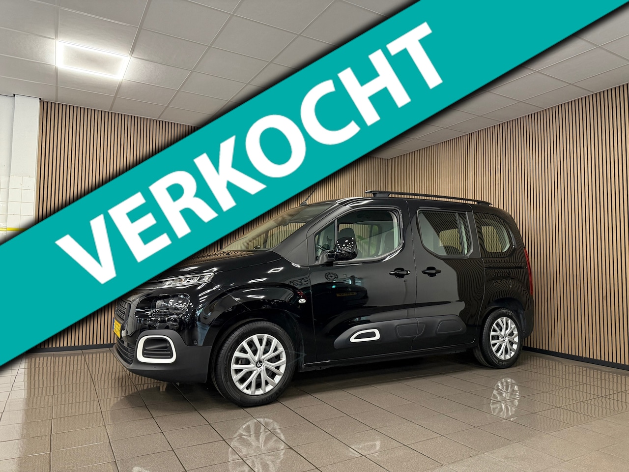 Citroën Berlingo - 1.2 PureTech Feel * 20.445 km + NAP / Trekhaak / Navigatie / Camera / NL Auto * - AutoWereld.nl