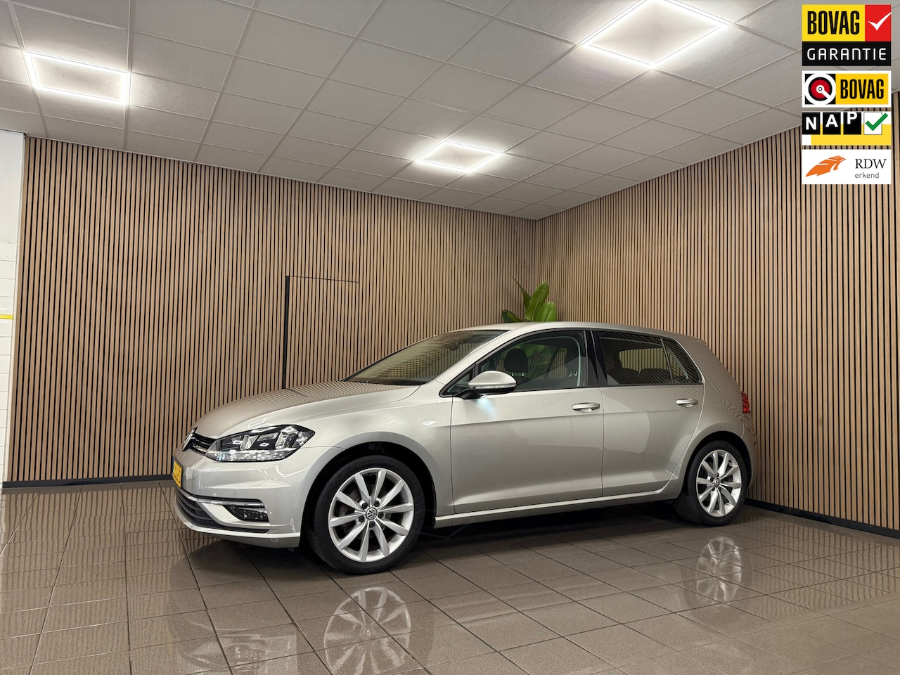 Volkswagen Golf - 1.0 TSI Highline * Carplay / Virtual cockpit / Navigatie / Trekhaak / NL Auto * - AutoWereld.nl