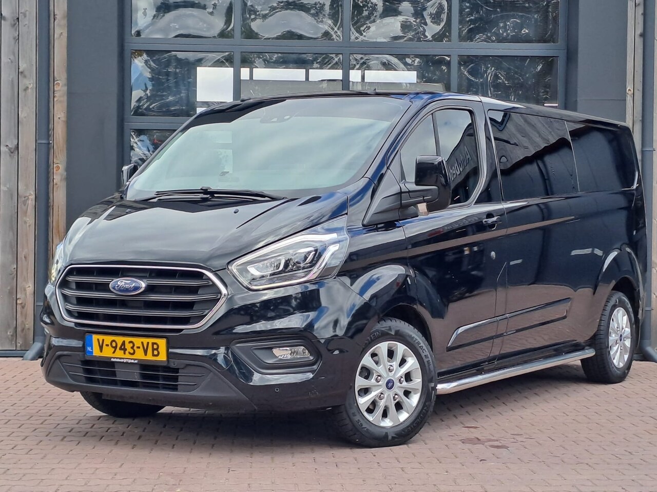 Ford Transit Custom - 300 2.0 TDCI L2H1 Limited | Automaat | Trekhaak | Standkachel | App-connect | Navi | Sideb - AutoWereld.nl