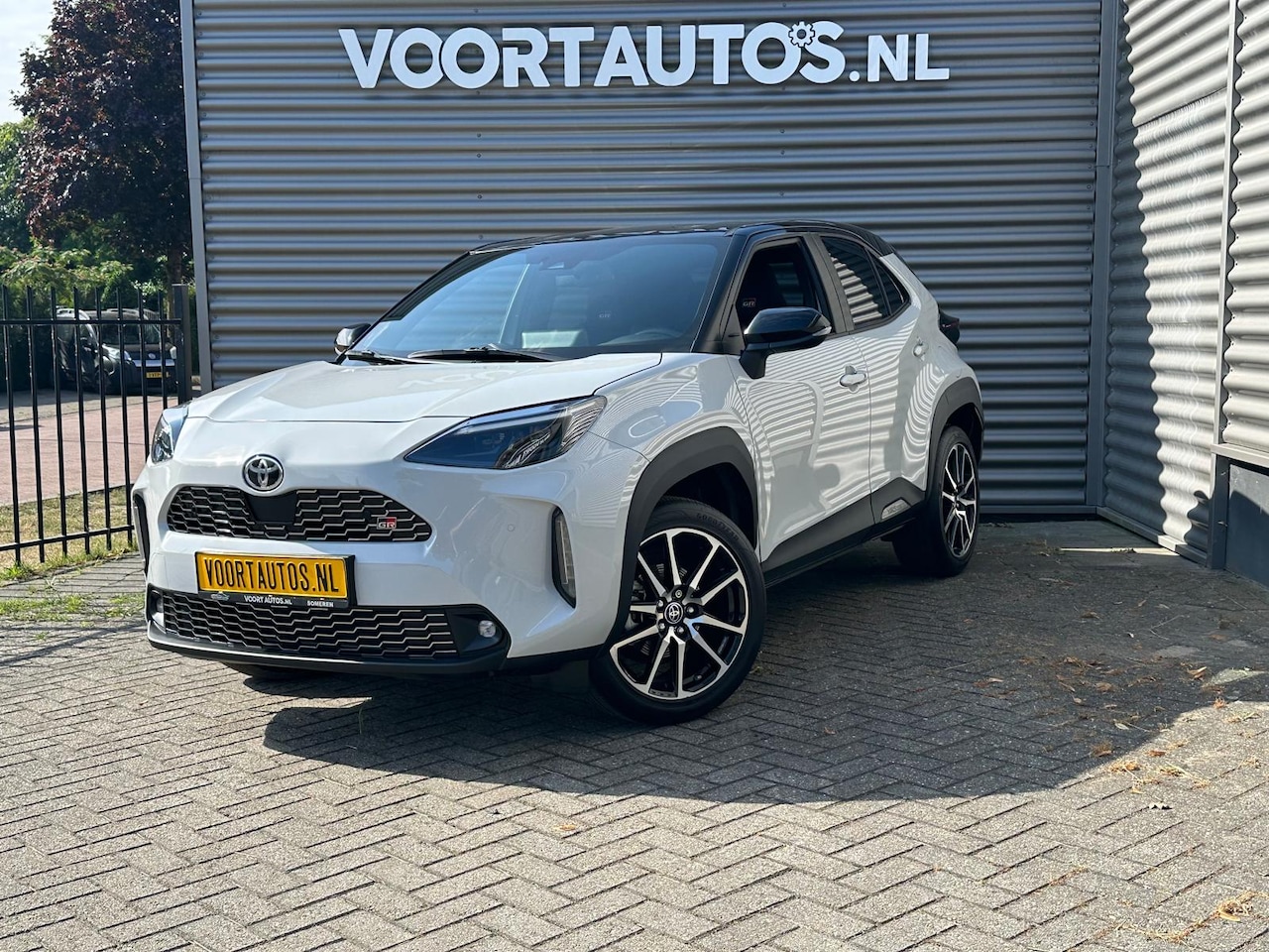 Toyota Yaris Cross - 1.5 Hybrid 115 GR Sport | Head Up | Apple Carplay | Lederen Bekleding | LMV 18" | - AutoWereld.nl