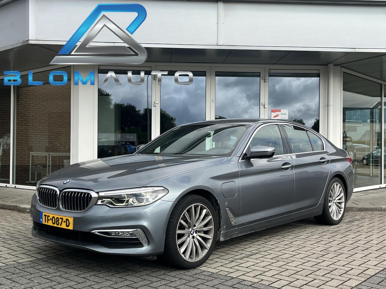 BMW 5-serie - 530e iPerformance 252PK COMFORT STOELEN+CAMERA - AutoWereld.nl