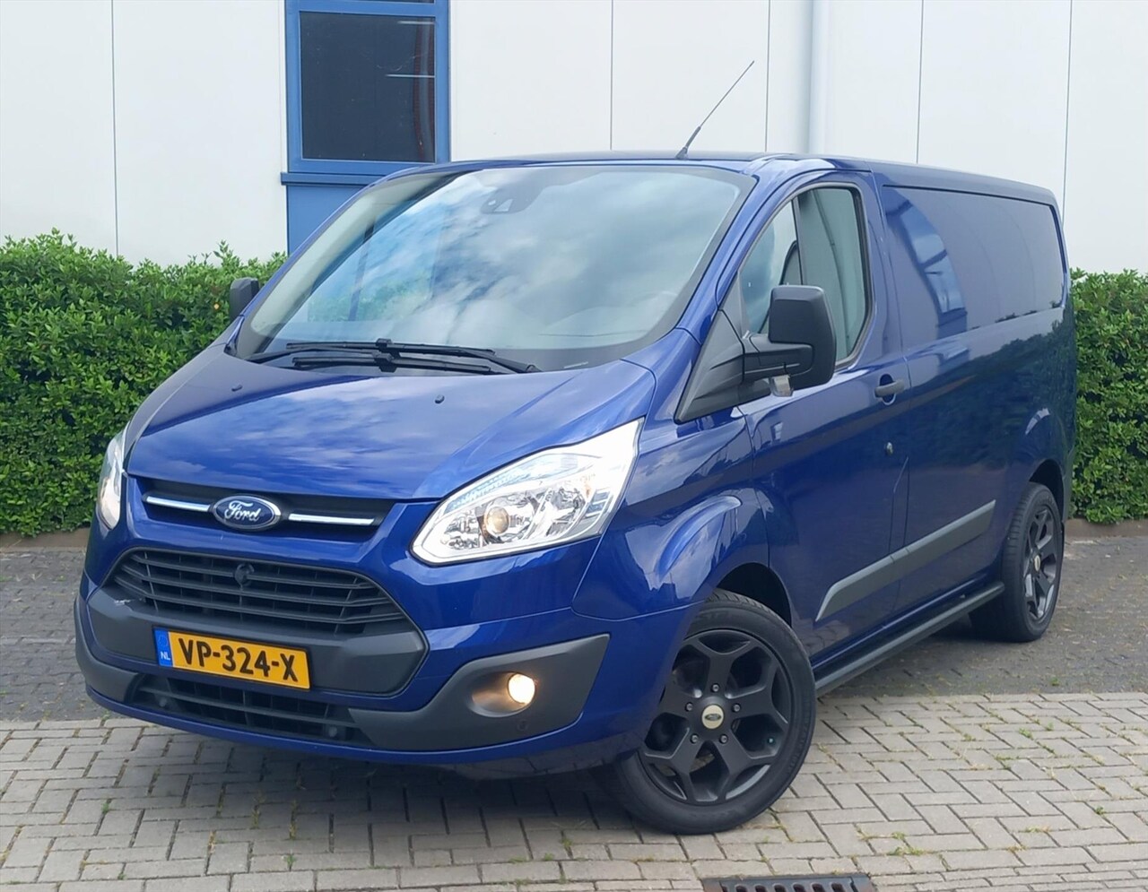 Ford Transit Custom - 270 L1H1 125pk Ambiente Navigatie - AutoWereld.nl