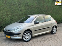 Peugeot 206 - 1.4-16V /LEER/AIRCO/LMVELGEN/RIJDTGOED/